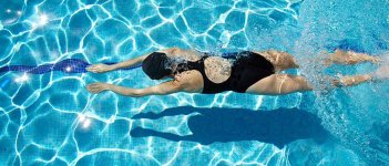 Yuk, Rajin Berenang Sebelum Menstruasi!