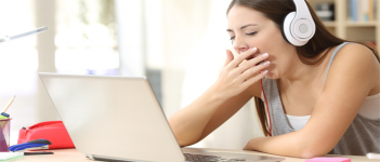 4 Cara Supaya Kamu Nggak Gampang Ngantuk Pas Menstruasi