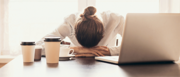 Apa Benar Endometriosis Ada Hubungannya Sama Kecapekan?