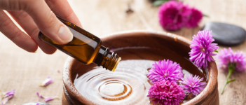 Basmi Kram Perut Pakai Minyak Esensial!