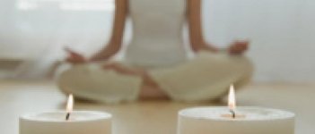 Lakukan Stretching Biar Bebas Stres Pas Menstruasi