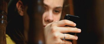 Unfriend, Yes or No?