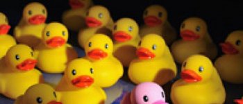 Kenapa Cuma Aku yang Berbeda?